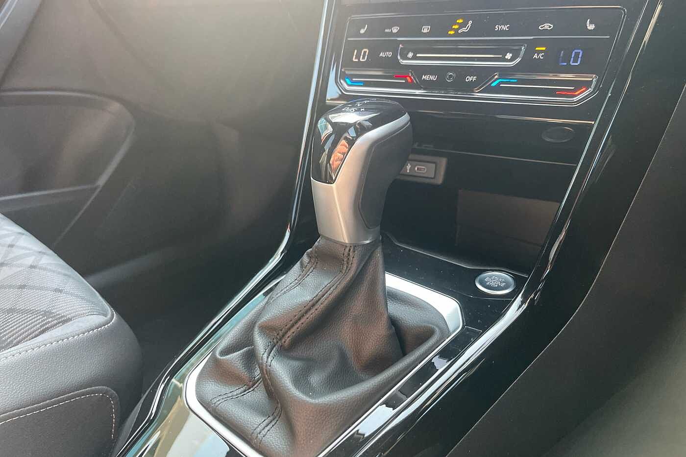 Volkswagen T-ROC Mk1 Facelift (2022) 1.5 TSI R-Line 150PS DSG